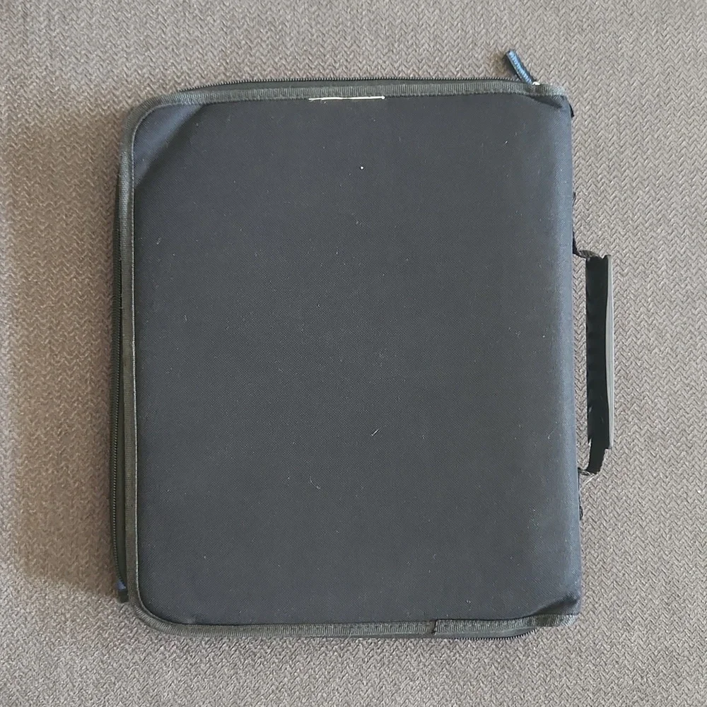 Tech Gear Light blue/black zipper binder with handle. One size.